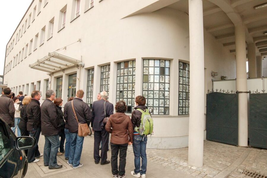 Krakow: Schindler's Factory Guided Tour with Entry Ticket - Who this tour suits best, and who should reconsider