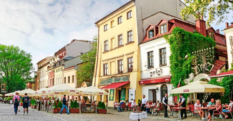 Krakow: Schindler's Factory & Kazimierz Jewish Quarter Tour - Finding the Old Synagogue and Getting Your Time Slot Right