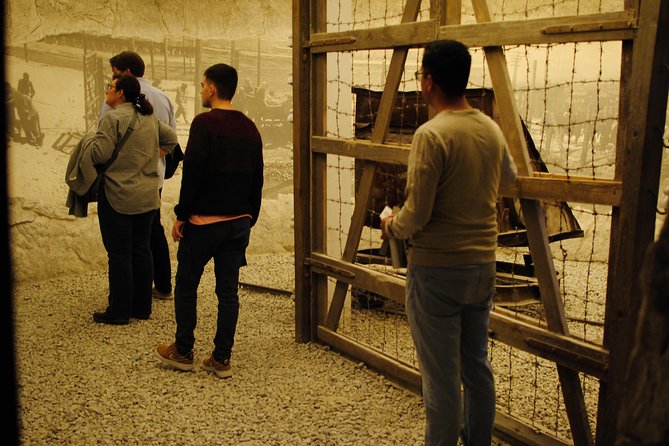 Krakow Schindler's Factory Museum Guided Tour in English - Meeting at Lipowa 4, start time, and how the tour avoids delays