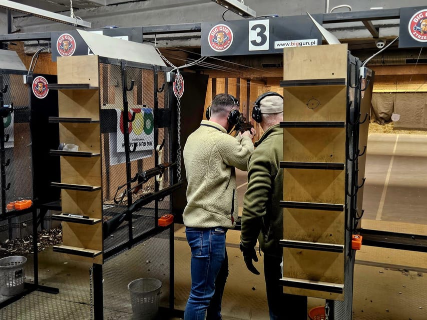 Krakow: Shooting range with hotel pickup - Key things you’ll notice right away