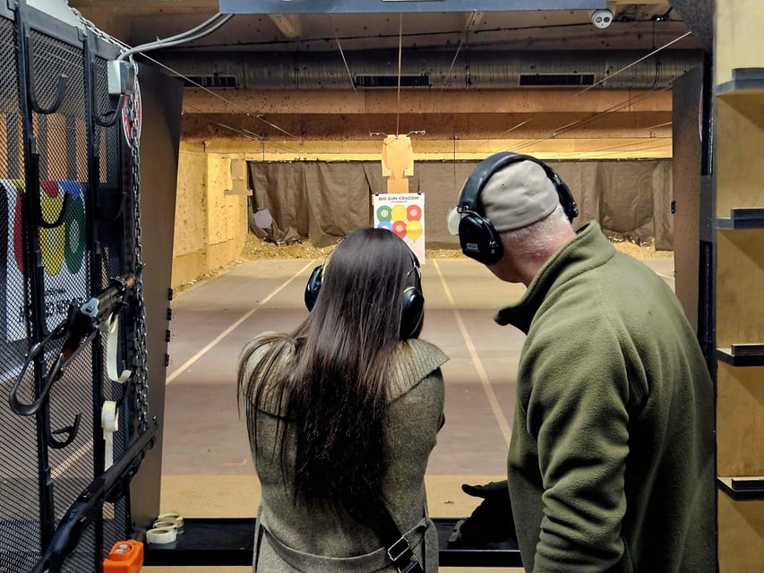 Krakow: Shooting range with hotel pickup - BIG GUN Strzelnica: how the safety and instruction actually work