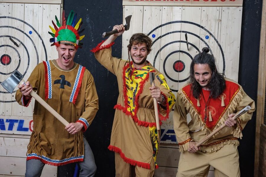 Kraków: Shurikens, Kunais, Knives, Tomahawks, Axes, Shooting - Lumberjack axe throwing, the real start of the skill