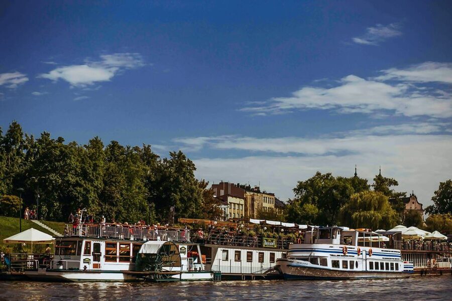 Krakow: Sightseeing Cruise by Vistula River - Audioguide in English and Polish, and how to hear it