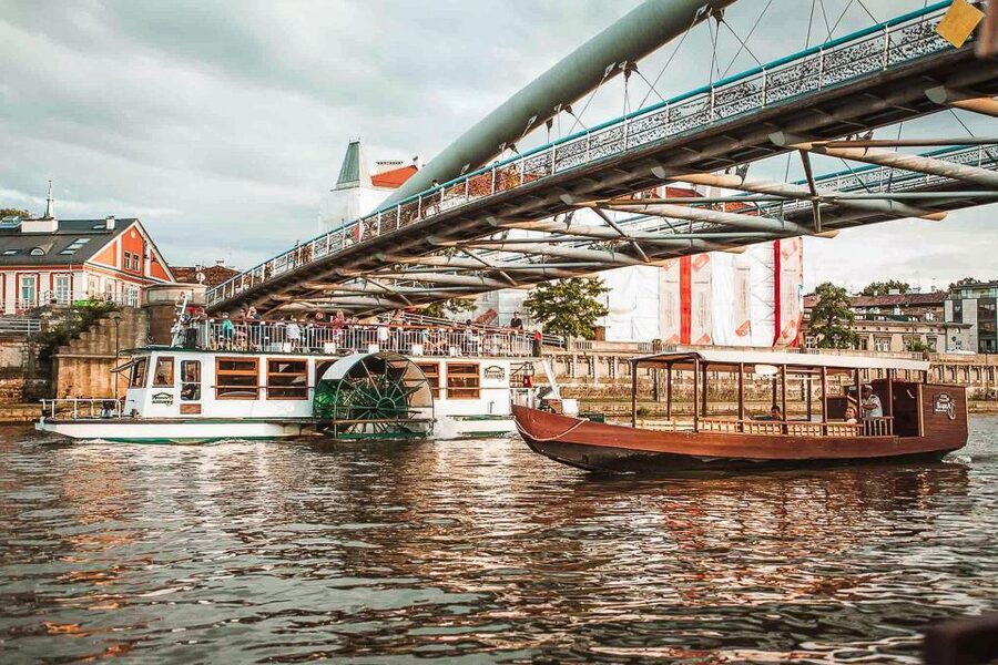 Krakow: Sightseeing Cruise by Vistula River - Timing, weather, and what to bring for a windy hour