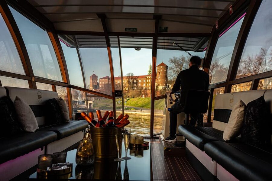Krakow: Sightseeing Cruise on Vistula River with Audio Guide - Meeting Point: Bulwar Inflancki 3 and Finding Cracow Boat Fast