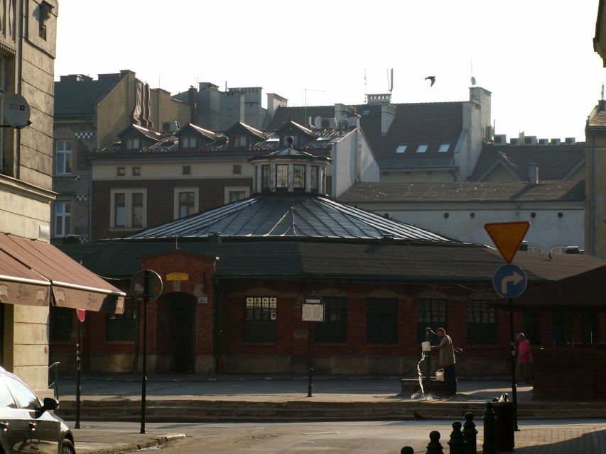 Krakow: Skip-the-line Oskar Schindler’s Museum Private Tour - Kazimierz District with a private guide: highlights and local-known stops