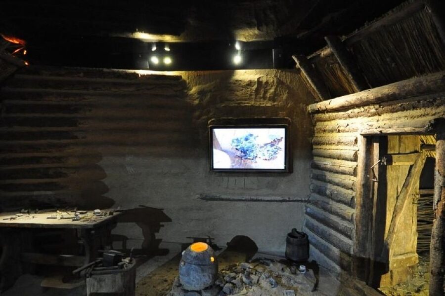 Krakow: Skip the Line Underground Museum Private Guided Tour - Quick practical tips for a smooth entrance