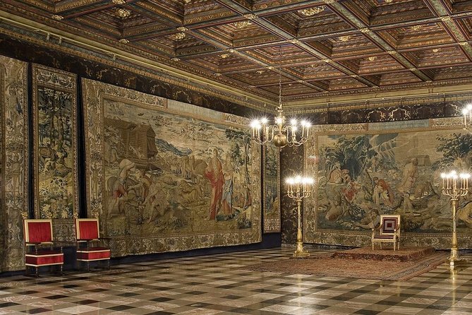 Krakow Skip The Line Wawel Castle and Cathedral Private Tour - Royal State Rooms and Royal Apartments: what you see and what changes
