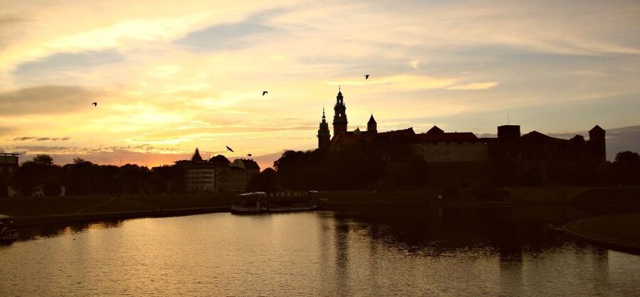 Krakow: Skip the Line Wawel Castle & Cathedral Private Tour - Key points to know before you go