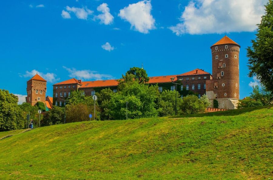 Krakow: Skip the Line Wawel Castle & Cathedral Private Tour - Price and value: what $166 per person is buying