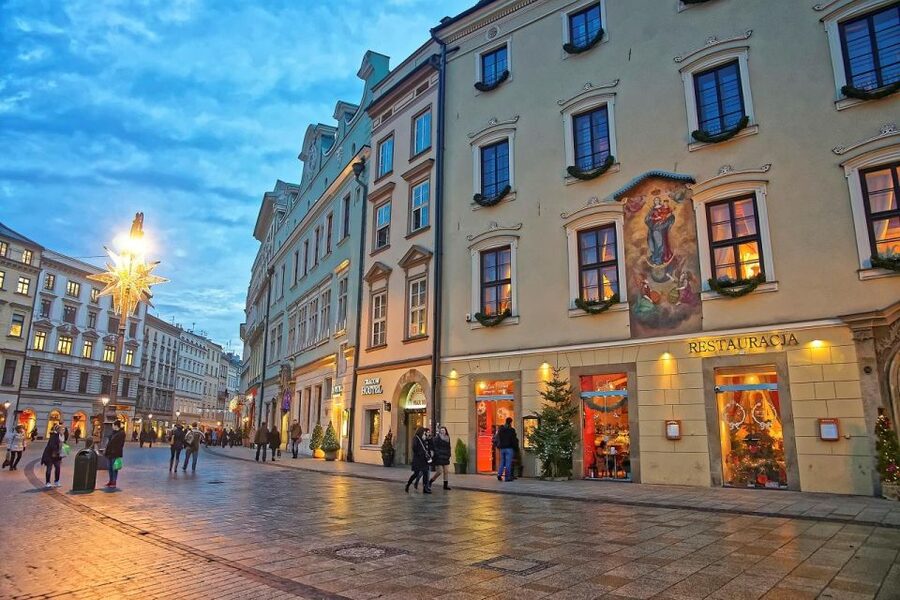Krakow: St. Mary's Basilica visiting with short guided walk - Key Points You Should Care About