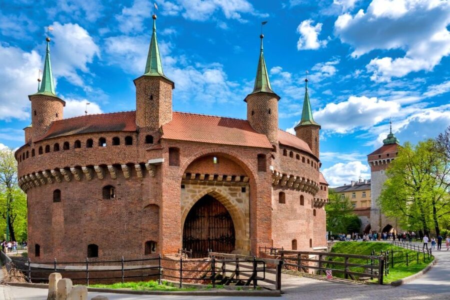 Krakow: St. Mary's Church and Rynek Underground Museum Tour - Guide quality is the difference between a good tour and a great one