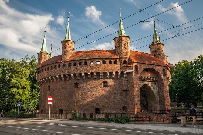 Krakow: Street Food Tasting Walking Tour - Guide style and what to watch for with a small group