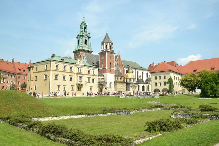 Krakow: The Old Town Walking Tour - The hourly trumpeter moment you can time your photos for