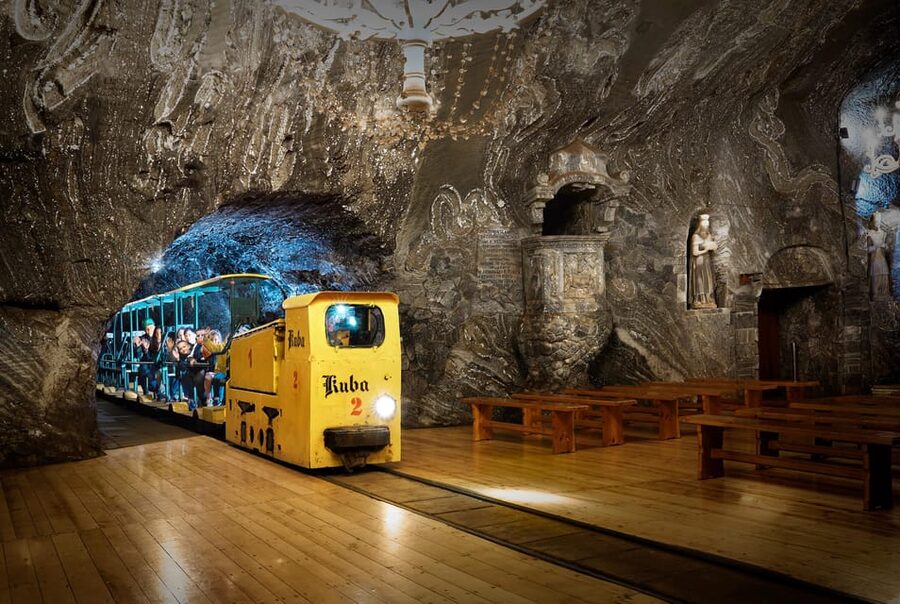 Krakow: UNESCO Underground Boat Expedition & Salt Mine Tour - Your guided underground block: museum, chapels, and how salt mining worked