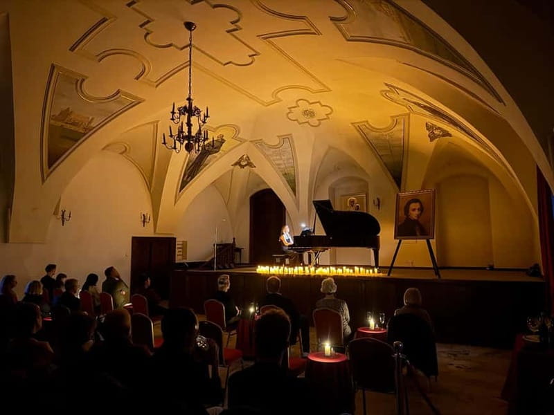 Kraków: VIP Candlelight Concert The Music of Fryderyk Chopin - What VIP really means here: front seats and welcome drink