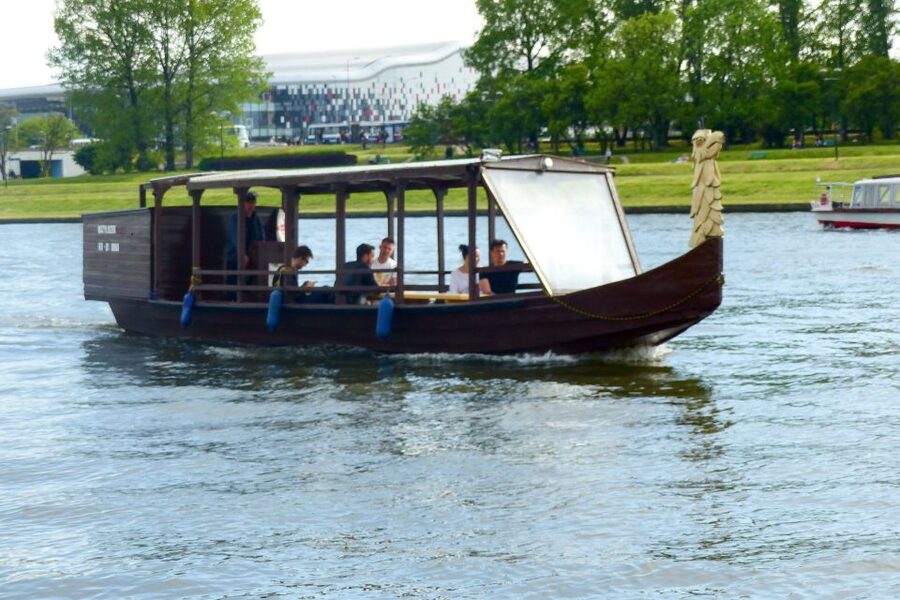 Krakow: Vistula River Cruise with Historical Views - A 1-hour Vistula cruise that shows Krakow from the water