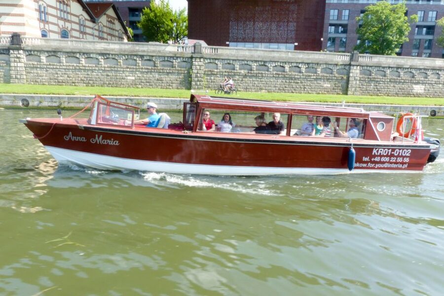 Krakow: Vistula River Cruise with Historical Views - What the $22 includes: pre-recorded audio, no live guide, and real-world sound issues
