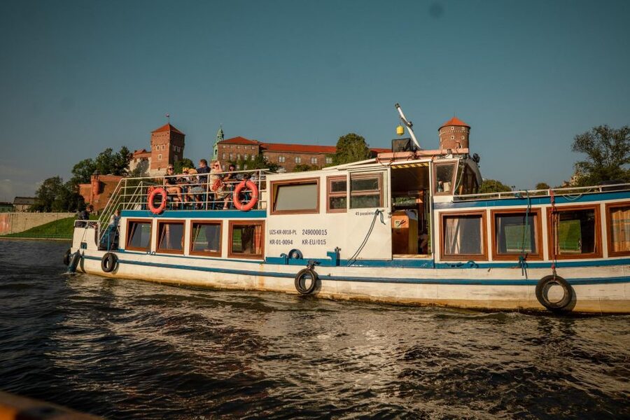 Krakow: Vistula River Panoramic Boat Tour ️ - Practical logistics: entrance, check-in, and boarding