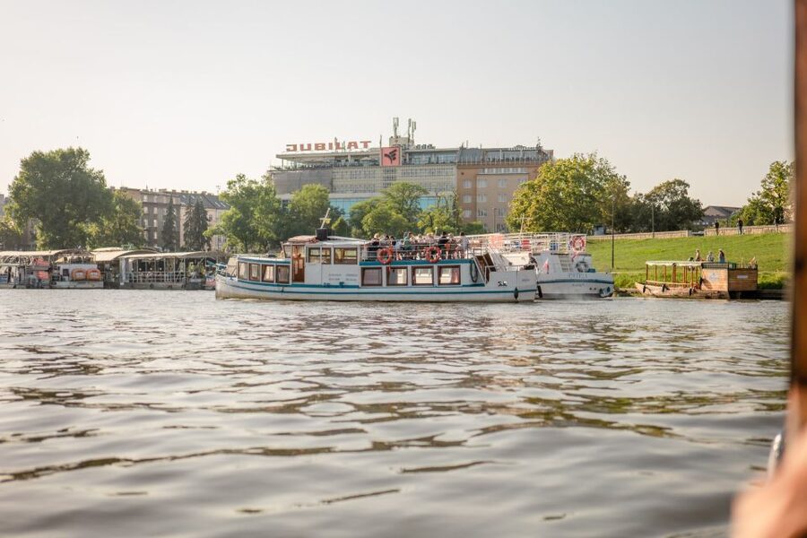 Krakow: Vistula River Sightseeing Cruise ️ - Pace, departures every 20 minutes, and what rain does