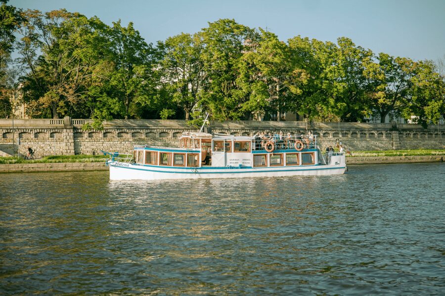 Krakow: Vistula River Sightseeing Cruise ️ - Who should book this Vistula cruise, and who might want more