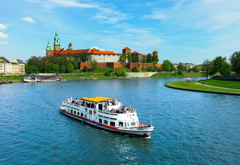 Krakow: Vistula River Sightseeing Cruise with Audio Guide - The 45-Minute Route: Wawel to Kazimierz and Back