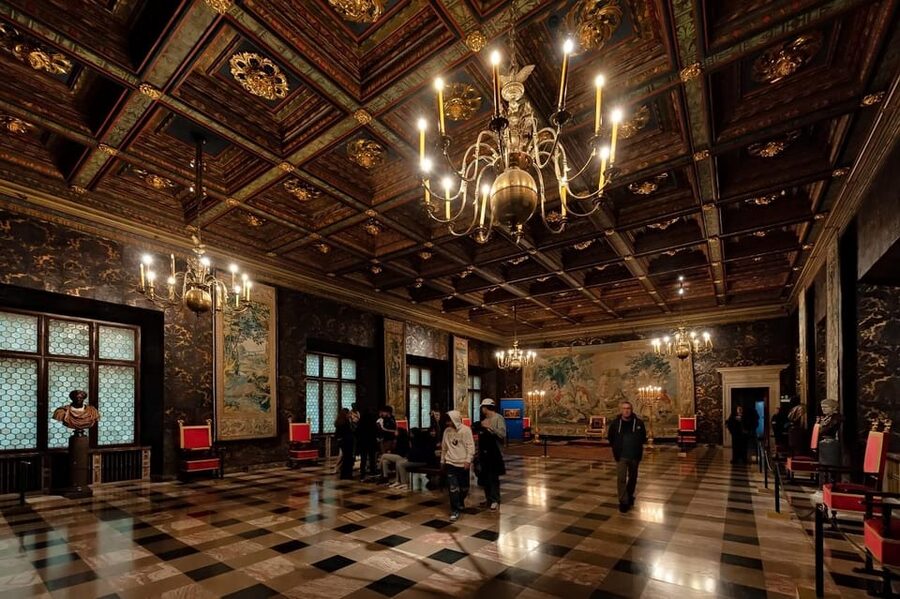 Krakow: Wawel Castle and Cathedral Guided Tour - What Skip-the-Line Actually Buys You at Wawel