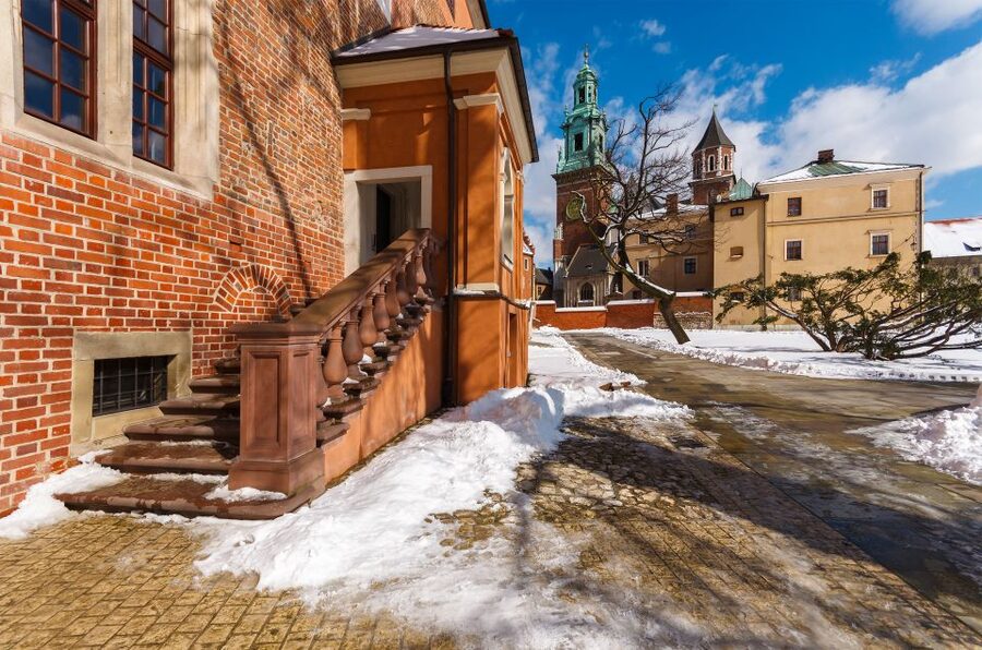 Krakow: Wawel Castle and Cathedral Guided Tour - Meeting at Kanonicza 25, and why arriving matters
