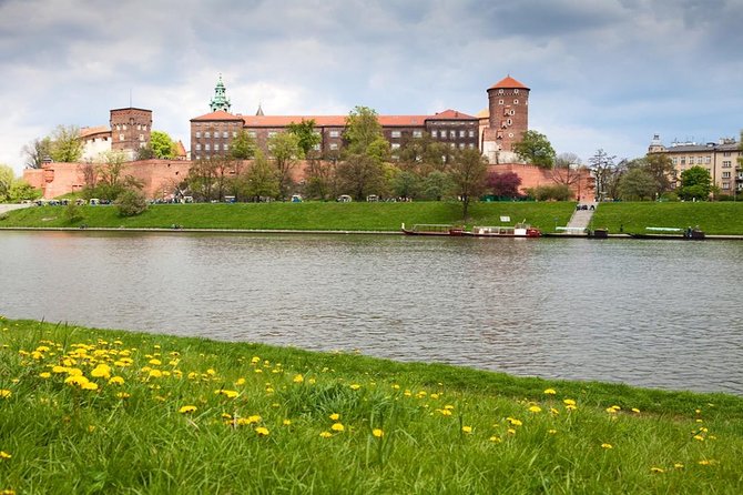 Krakow: Wawel Castle & Cathedral Guided Tour - Key Things You’ll Notice Right Away