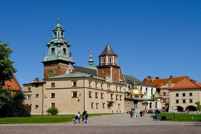 Krakow: Wawel Castle & Cathedral Guided Tour - Down in the Crypts: Kings, Queens, Poets, and National Heroes