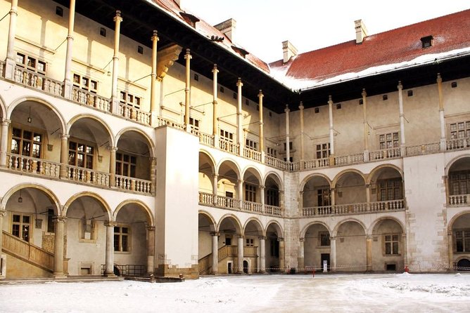 Krakow: Wawel Castle & Cathedral Guided Tour - Pace, Crowd Reality, and Dress Code Notes You Can’t Ignore