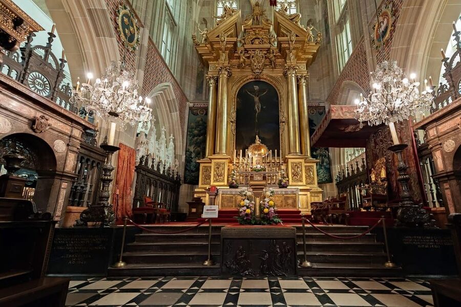 Krakow: Wawel Castle & Cathedral, Old Town & City Basilica - Wawel Hill, royal power, and why this tour feels efficient