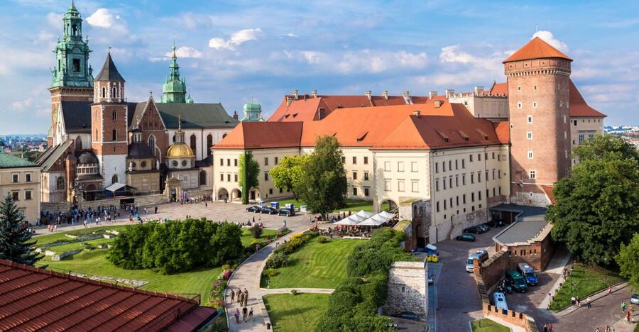 Krakow: Wawel Castle, Cathedral, Rynek Underground & Lunch - Why Wawel and the Rynek Underground Museum work so well together