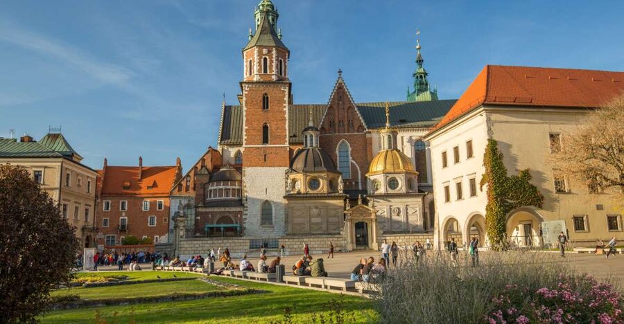 Krakow: Wawel Castle, Cathedral, Salt Mine, and Lunch - Lunch in Krakow: A Real Break Between Two Big UNESCO Stops