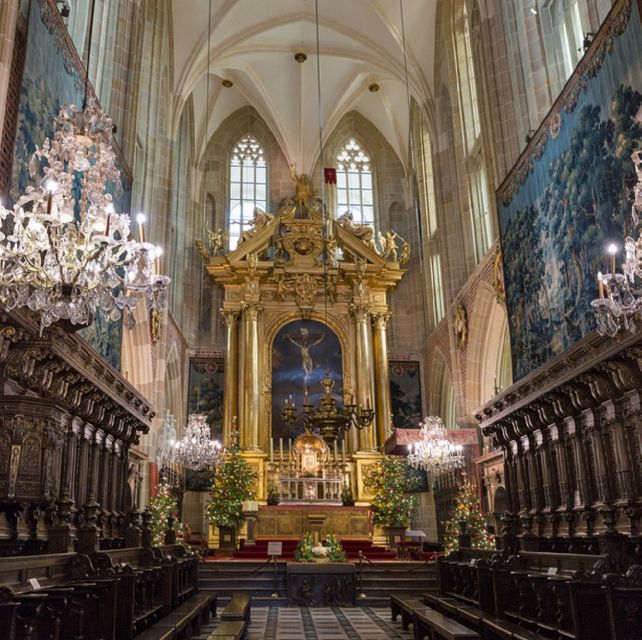 Krakow: Wawel Castle Guided Tour - Inside Wawel Castle: what the included exhibition means