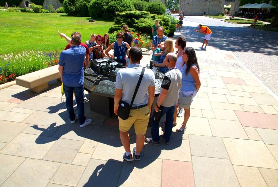 Krakow: Wawel Castle Guided Tour with Entry Tickets - Royal private apartments, museum rooms, and the “so this is why it matters” effect