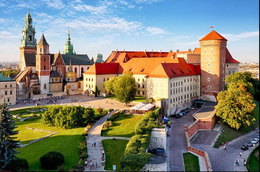 Krakow: Wawel Castle Guided Tour with Entry Tickets - What you do not get: cathedral entrance and why that changes your planning
