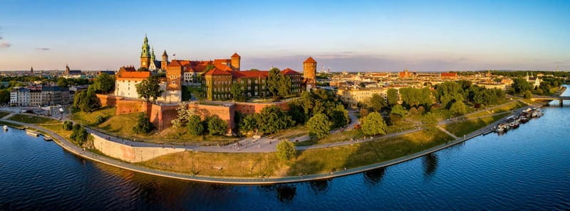Krakow: Wawel Hill Audioguide Tour - Main Courtyard: Where the Site Starts Making Sense