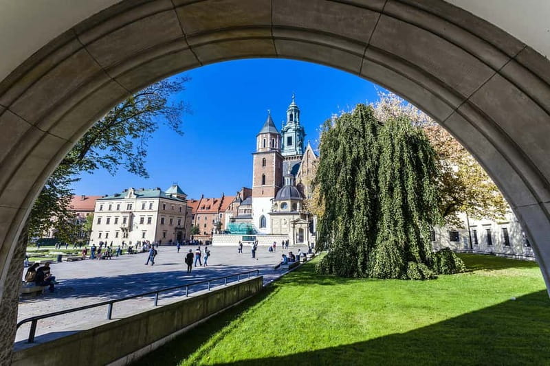 Krakow: Wawel Hill Audioguide Tour - Arcaded Courtyard: Reading the Details You Would Miss