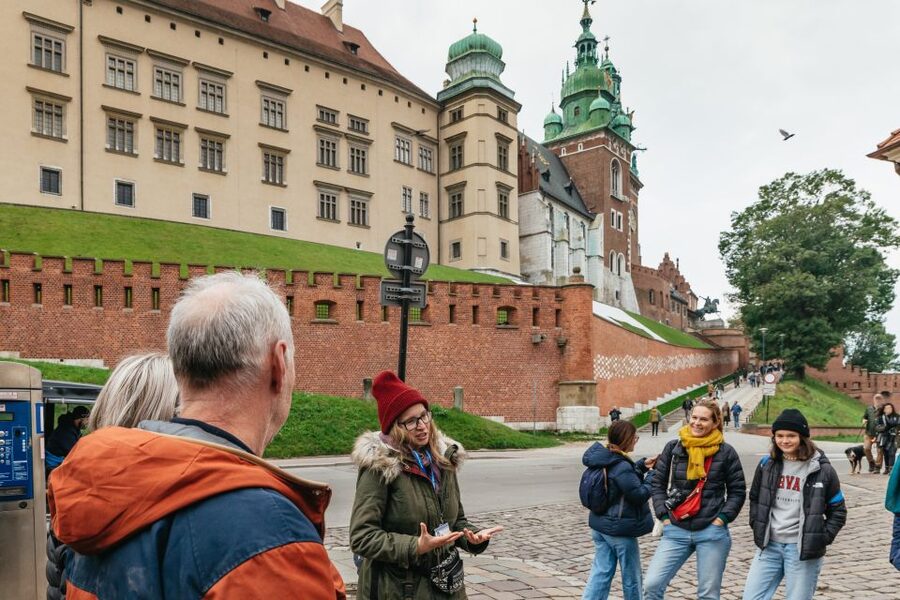 Krakow: Wawel Royal Hill with Optional Castle and Cathedral - Medieval courtyard plus the Austrian Hospital viewpoint