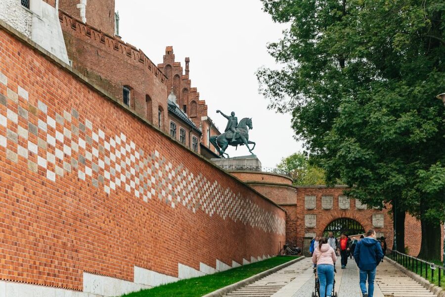 Krakow: Wawel Royal Hill with Optional Castle and Cathedral - Royal Wawel Castle museum highlights you’ll actually care about