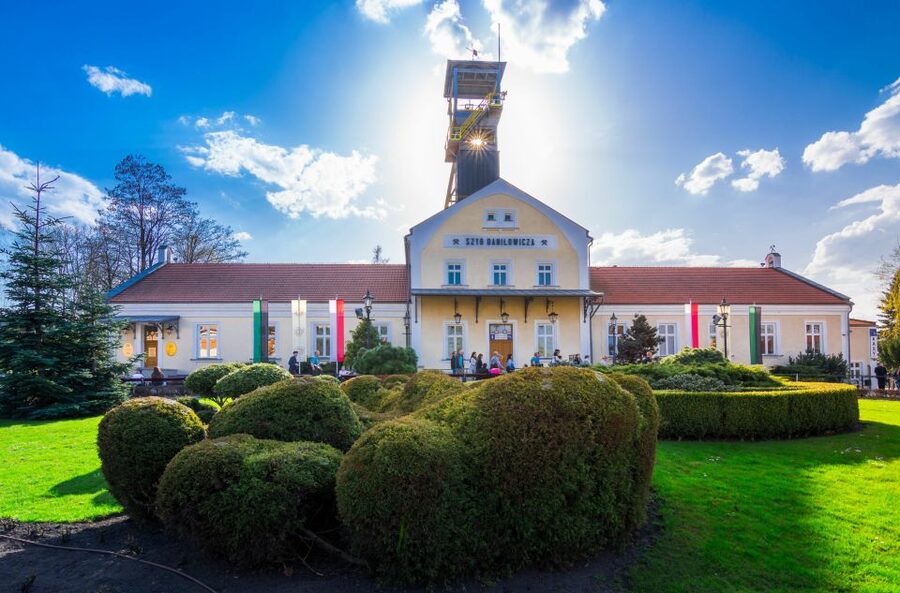 Krakow: Wieliczka Salt Mine Fast-Track Ticket & Guided Tour - A 135-meter underground city you can actually navigate