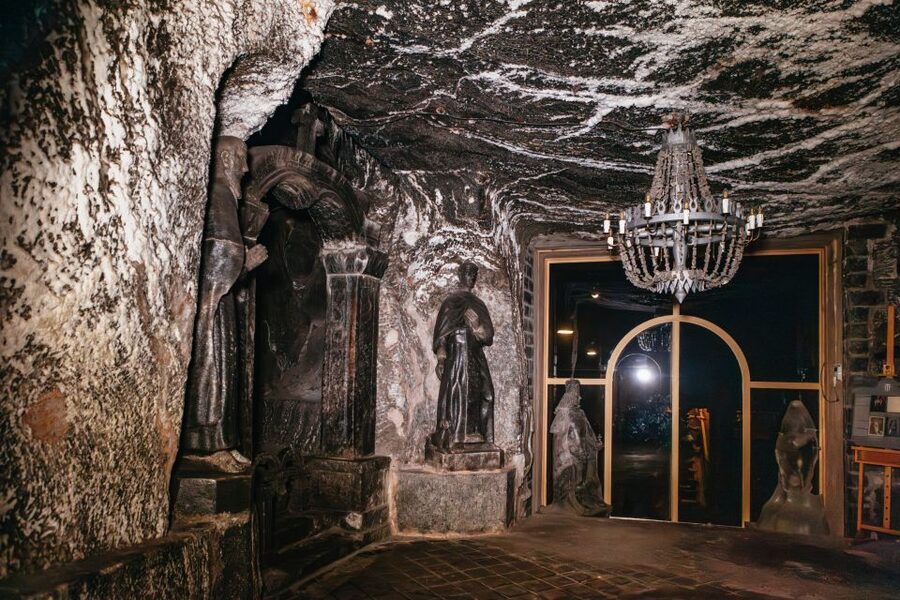Krakow: Wieliczka Salt Mine Guided Tour with Transport - The Flow of the Day: Guided Time Plus Short Breathers