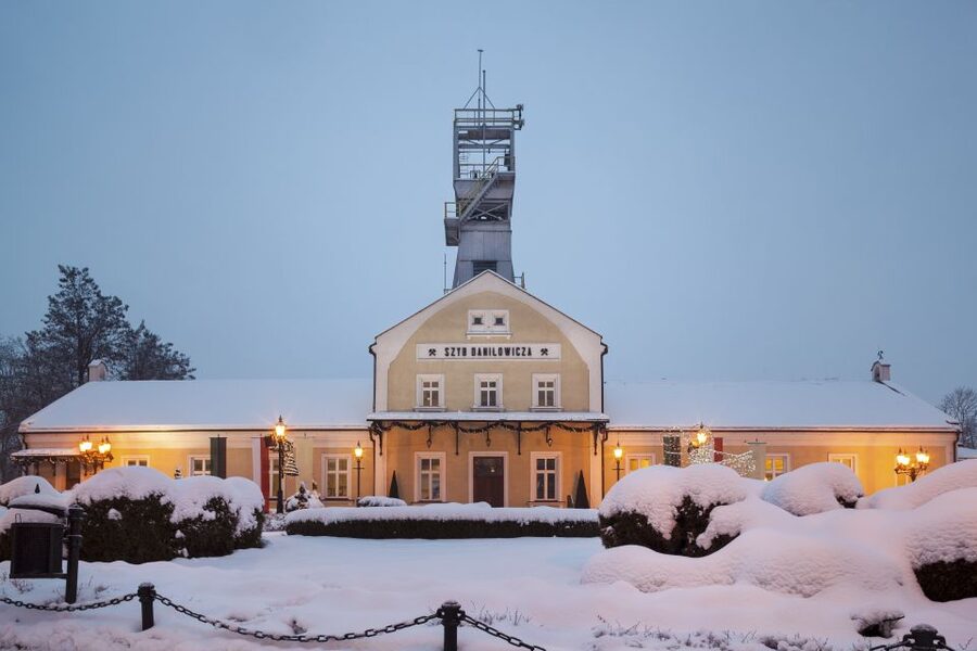 Krakow: Wieliczka Salt Mine Tour with Private Transfers - The 4-hour flow, from hotel pickup to your return ride
