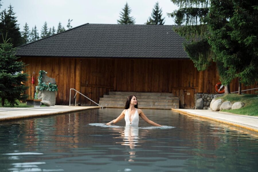 Krakow: Zakopane Cable Car, Vodka, Cheese & Hot Springs Tour - Gubałówka cable car: the mountain view that pays off