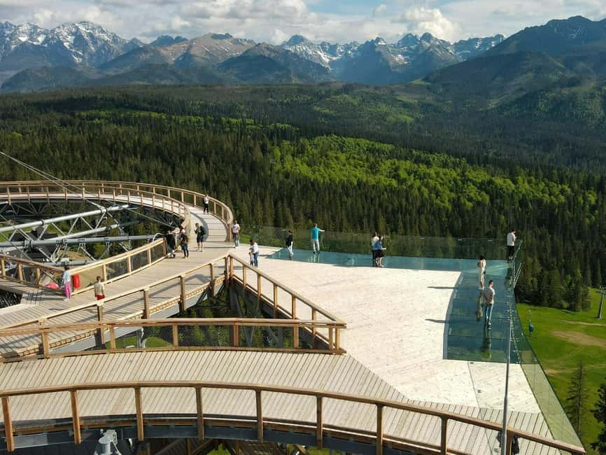 Krakow: Zakopane, Thermal Baths and Gorce Park Treetop Walk - The food moment: local cheese and beverages