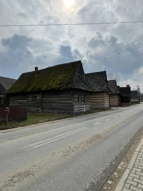 KRAKOW ZAKOPANE TOUR CABLE CAR THERMAL BATHS & HOTEL PICKUP - Oscypek by open fire: a local food moment that anchors the day