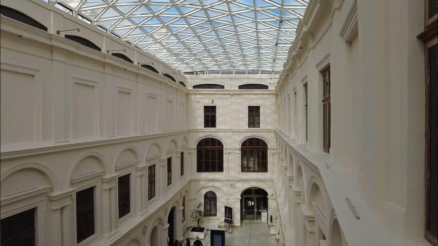 Museo Czartoryski: Visita in italiano e salta la fila - Priority entry and small-group pace: how you avoid museum time-sink