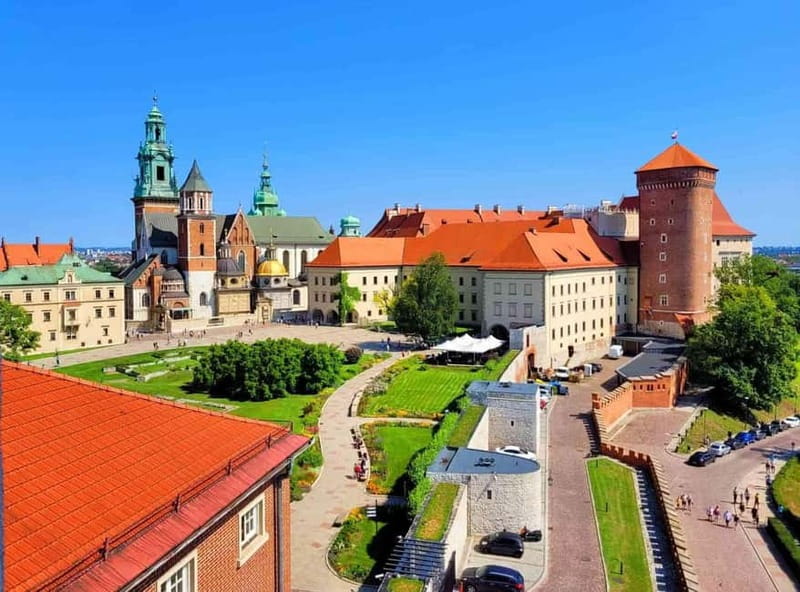 Mysterious Wawel Cathedral and Wawel Courtyard Guided Tour - Stop 3: Dziedziniec Arkadowy, where the courtyard details matter