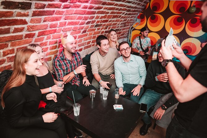 New Year's Eve Pub Crawl With 2 Hour Unlimited Alcohol + VIP Entry To Best Clubs - Frantic Club: fancy New Year style for the final approach